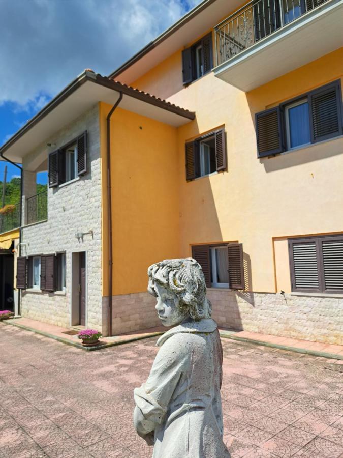 Villa La Casa Di Mezzo-Affitti Brevi-Zona Ospedali à Busso Extérieur photo