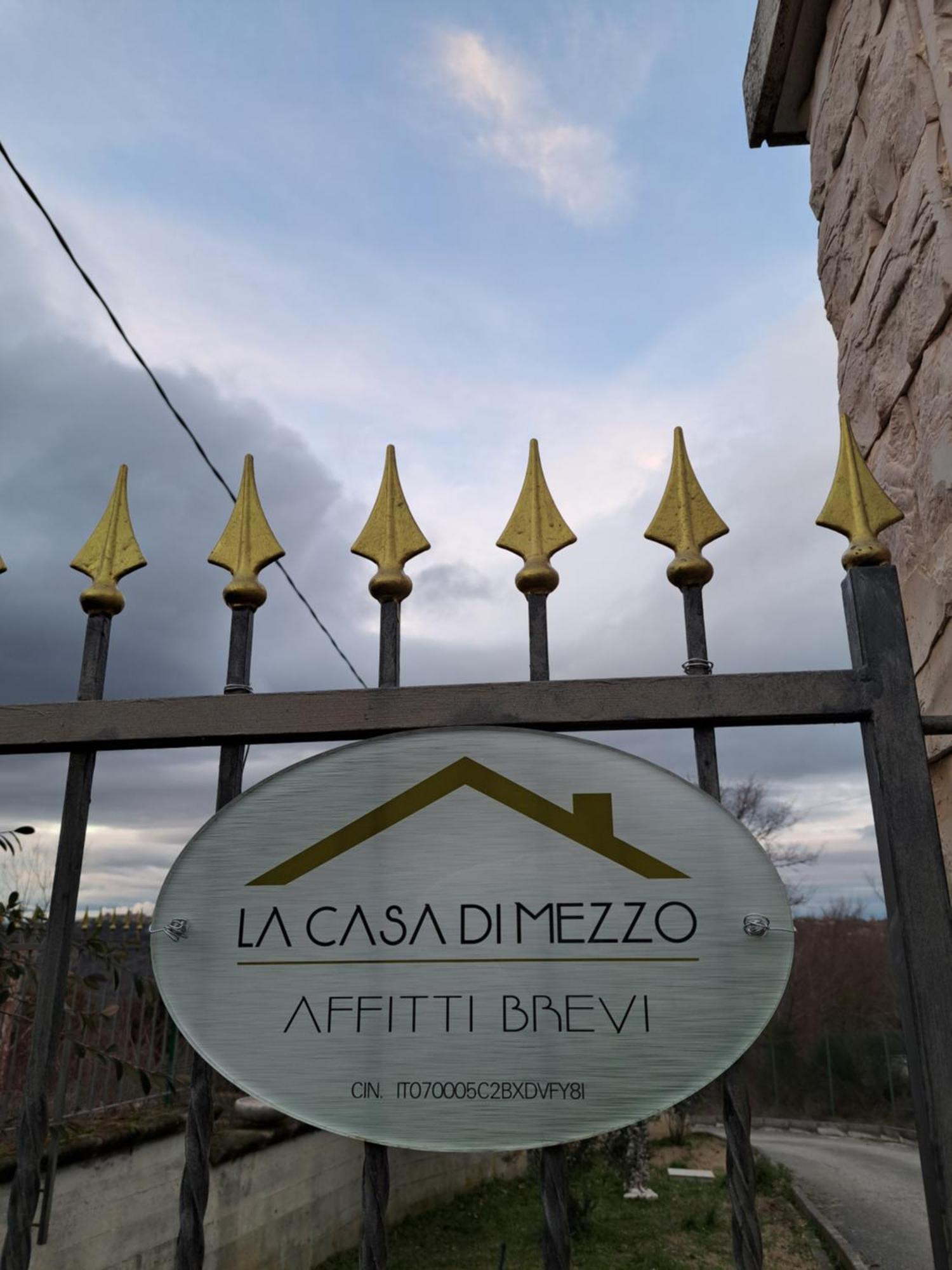 Villa La Casa Di Mezzo-Affitti Brevi-Zona Ospedali à Busso Extérieur photo